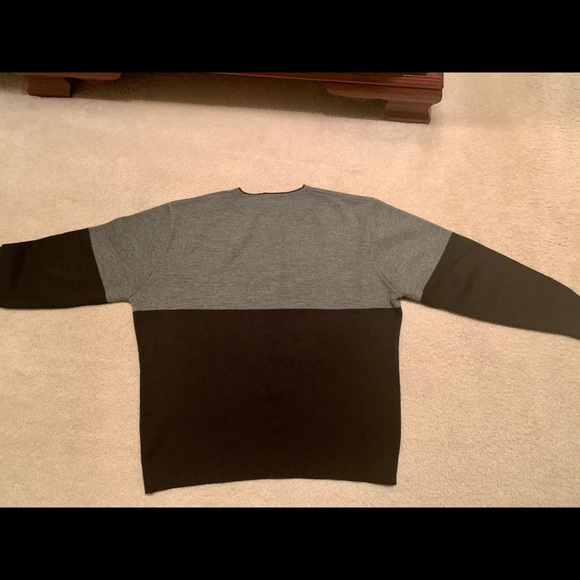 Authentic Gianna Versace V-Neck Sweater like New M! Absolutely beautiful Sweater - Picture 8 of 8